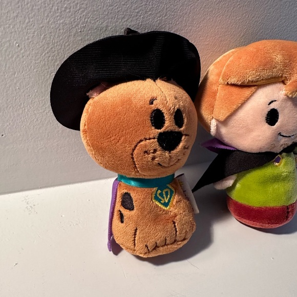 2 of your fave guys, fresh from the Mystery Machine as Hallmark itty bitty’s 💜 - Picture 2 of 6